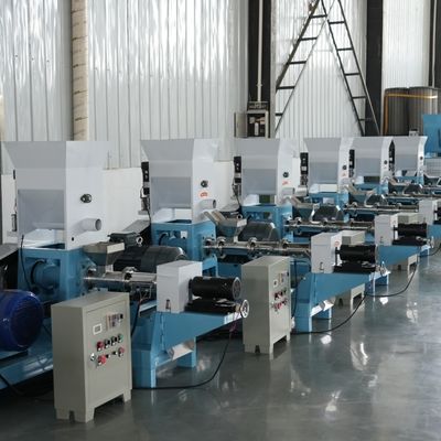 Плавая нагрев электрическим током машины производства еды рыб