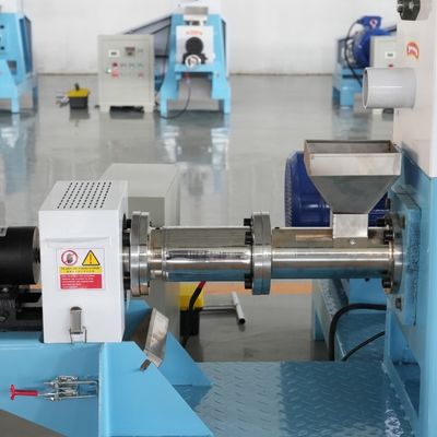 Машина 55kw 700kg/h лепешки питания рыб малого масштаба плавая с 2 рукавами