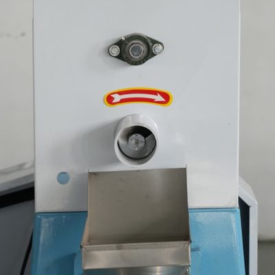 машина питания рыб 1.5*1.1*0.8m мини плавая Pelleting 60 к 700kg/h