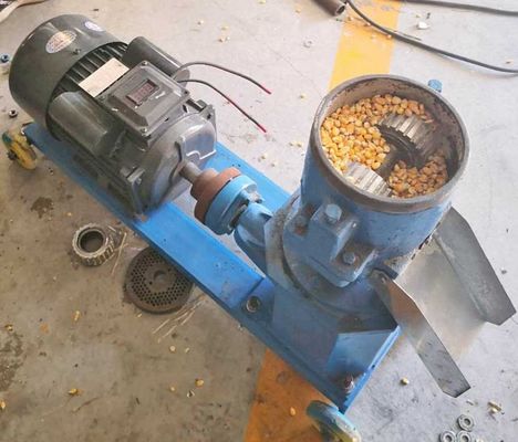 Машина 200kg/h мельницы лепешки биомассы опилк деревянная